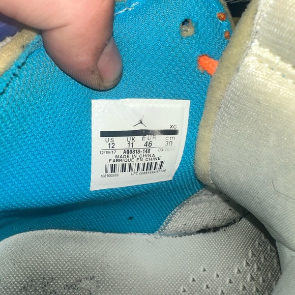 I am selling a worn pair of Air Jordan retro 1s x "off white" UNC - Picture 3 of 3